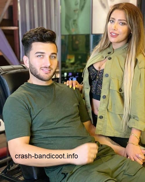 پدارم مختاری و دوست دخترش