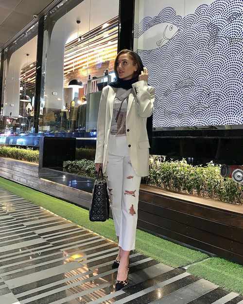 شغل اصلی این مدل چیست؟