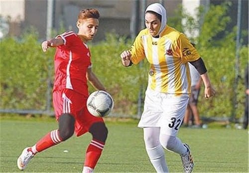 زهرا قنبری فوتبالیست تیم ملی در پست هافبک وسط
