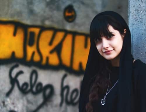 فاطمه گلزار کیست؟