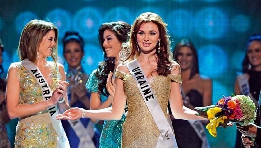 منابع درآمدی آنا پوسلوسکا کدامند؟ 