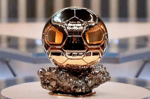 جایزه توپ طلا چیست؟